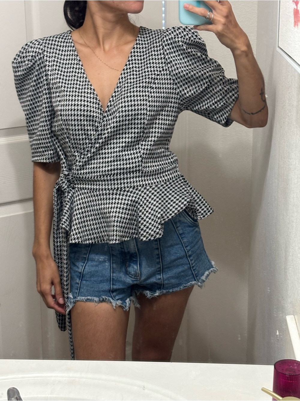 Haute Monde Houndstooth Wrap Peplum Top Black White Puff Sleeve Size L